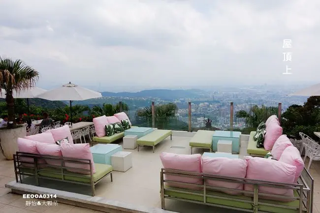 陽明山景觀餐廳 ▶ The Top 屋頂上 ▶ 白天夜晚都浪漫 賞夜景吃美食、約會餐廳 浪漫異國渡假風
