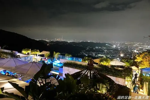 [陽明山景觀餐廳] The Top 屋頂上 ~ 陽明山上絕美夜景，超浪漫峇厘島風景觀餐廳，約會好地方
