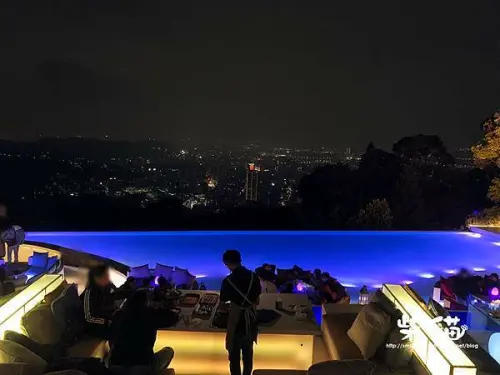 【台北】浪漫直擊!台北夜景特選!半山腰上無邊際水池:::柴貓IN【屋頂上】