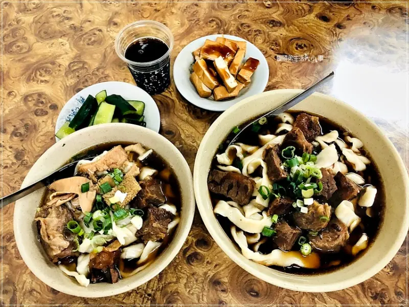 【台北美食】富宏牛肉麵～西門捷運站，24小時不打烊的國民小吃牛肉麵，米其林必推的銅板美食，加湯加麵不用錢