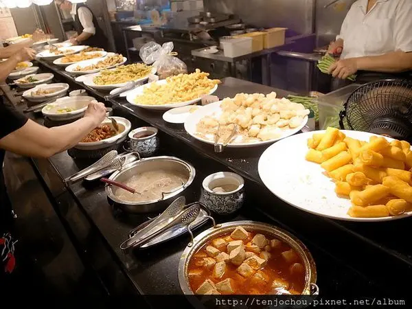 花花，甲飽沒【台北食記】春天素食餐廳 蔬食buffet吃到飽 台北大安區老字號集團 師大素食推薦