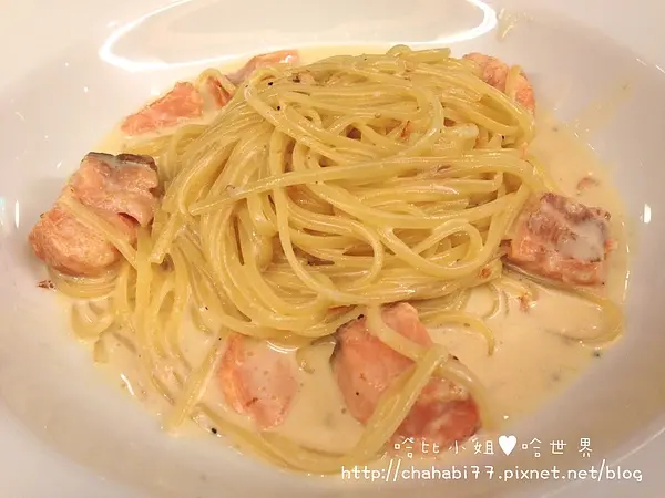 【東區美食】卡布里喬莎Capricciosa義大利料理。奶香鮭魚細扁麵好正點～（台北忠孝SOGO店）