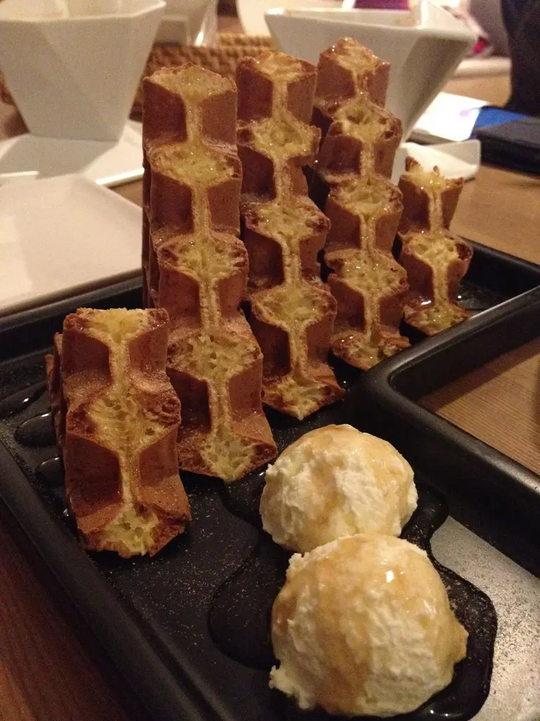 [台北]可可設計人文咖啡(Akuma Caca)的幾何咖啡+幾何甜點空間