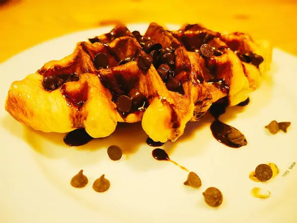 怡客咖啡 ❤️全新格子可頌，六種口味大集合！海苔起司、蜜糖核果奶油、炒蛋嫩雞、巧克力、冰淇淋蘋果口味推推～