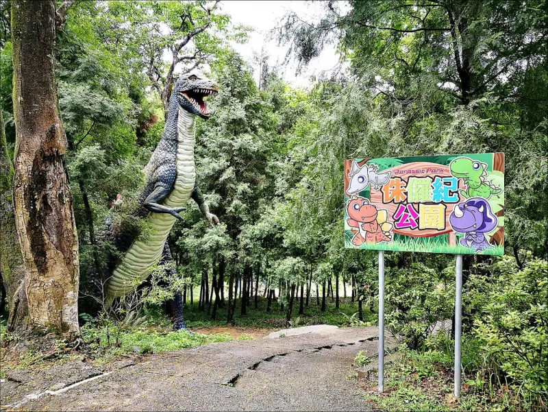 [台中景點] 東勢林場住宿 兩天一夜看螢火蟲看桐花季五月 還可以帶小朋友玩體能訓練場接近大自然