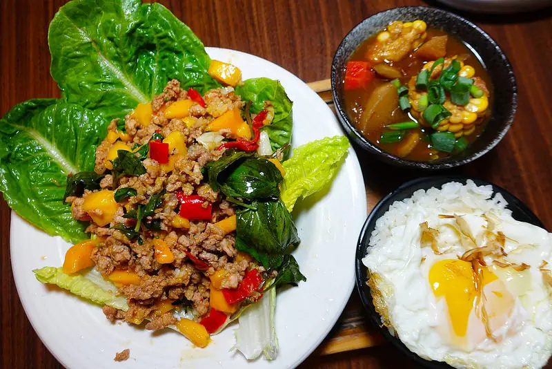 (胖樺食記)台北公館超推薦咖啡廳” Rebirth Cafe & Restaurant”/平價私廚料理每天更換菜單/芒果打拋豬/文青不限時不收服務費/捷運台電大樓站美食