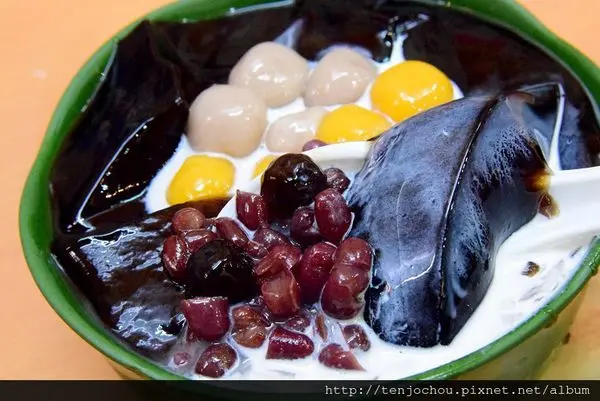 花花，甲飽沒【台北食記】愛玉之夢遊仙草 通化夜市必吃美食推薦
