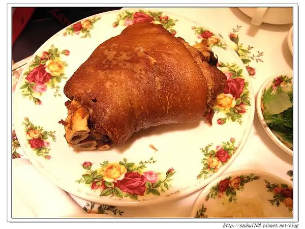 ★高雄★美國豬腳專賣店，吃得到老闆娘用心真材實料，CP值爆表的美國豬腳，五星級推薦