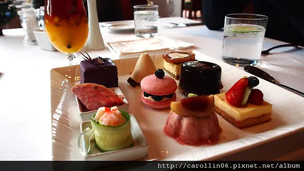 【食記】招牌下午茶《青庭花園餐廳》九宮格點心