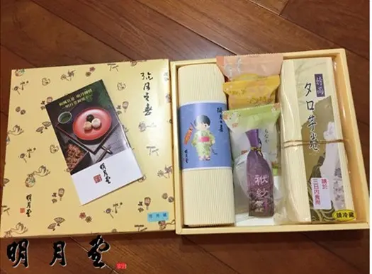 彌月禮盒想找創意，跟著部落客Angel Kuan選明月堂就對了！