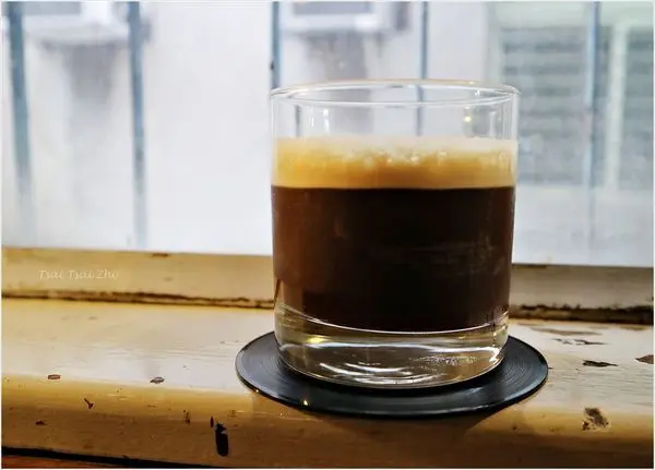 [台北大安]homeys cafe(不限時/提供免費wifi及插座/低消一杯飲品)|老宅改造復古文青書多多咖啡廳(近捷運忠孝復興站)