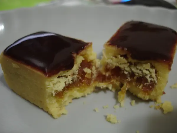 2012愛評嚴選伴手禮 聖瑪莉-東門店~酸甜鳳梨餡與金黃香酥的餅皮組合~