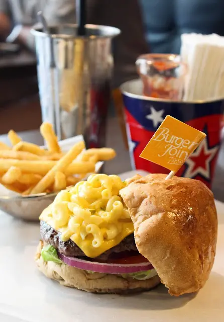 口碑文~有看過通心麵和漢堡的組合嗎?Burger Joint 7分So 漢堡 早午餐專賣(華美店)~