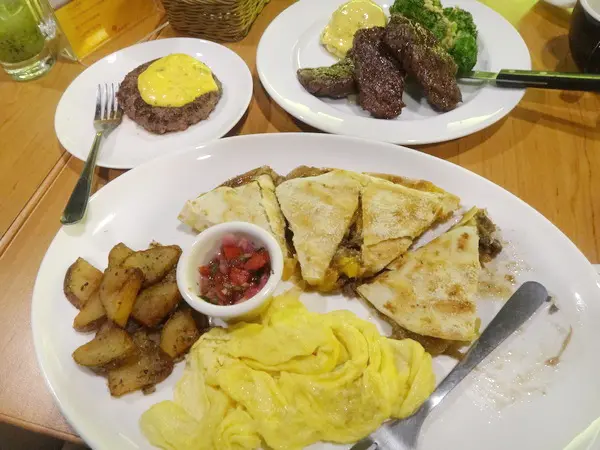 Burger Joint 7分So 漢堡 早午餐專賣(華美店)-早午餐都好好吃♥  服務人員好親切  真的是一來還想再來的店              