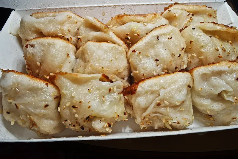 師大夜市, 許記生煎包, 從過往的攤車變成現在的店面, 吃的是回憶也是美味