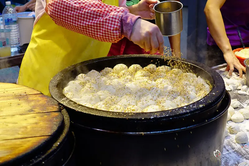 【師大夜市】許記生煎包！師大人不忘的好滋味，從小吃到大的煎包/師大夜市/台北小吃/台電大樓/水煎包