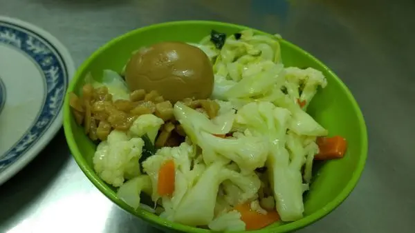 【台北:松山區】金仙 魚丸店便當_ 超好吃的炸雞腿飯 /捷運南京三民站美食 @東吃東吃到處吃