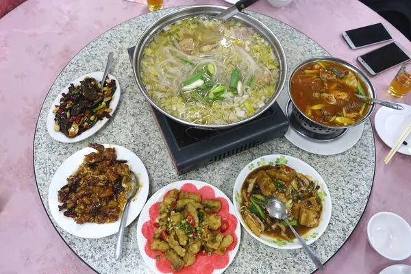 湘鼎坊‧非凡大探索推薦的平價國宴，御廚刀鏟下的湘菜是濃濃家常味!!!!