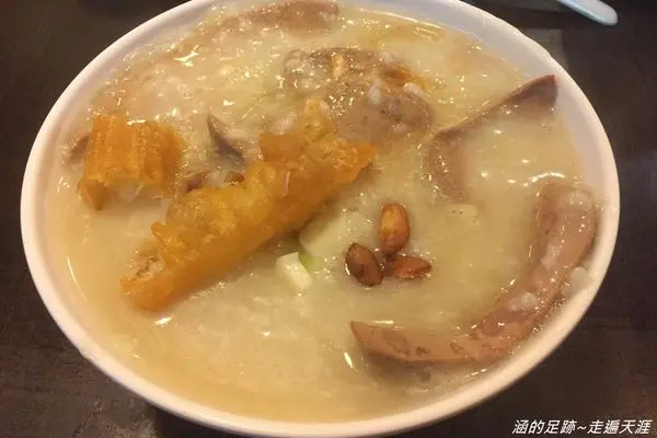[食記] 台北東區 - 老友記粥麵館 ~ 東區好吃的港式餐廳，超美味的豬肝粥與燒臘