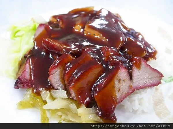 花花，甲飽沒【台北食記】鳳城燒臘 公館必吃美食推薦！叉燒油雞真的是好吃啊！