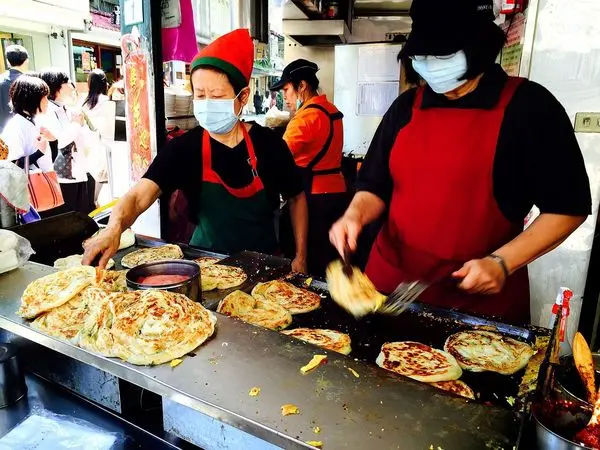 │食記│台北/捷運東門站│天津蔥抓餅✨✨永康街必吃排隊銅板美食