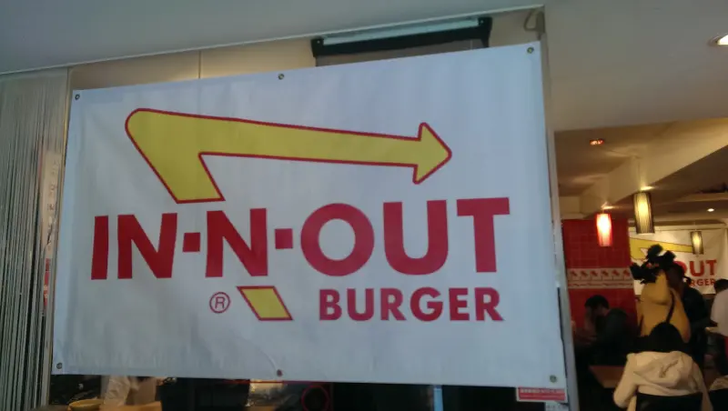 In-N-Out粉絲見面會！ 台北快閃搶吃大排長龍啊！