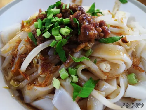 台北天母 天雲扁食~俗又大碗的炸扁食