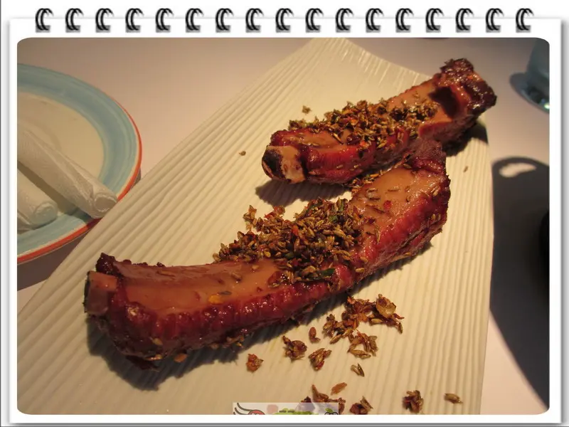 ★食記★瓦城集團的「1010湘菜」好吃的孜然肋排和綠色野山椒！