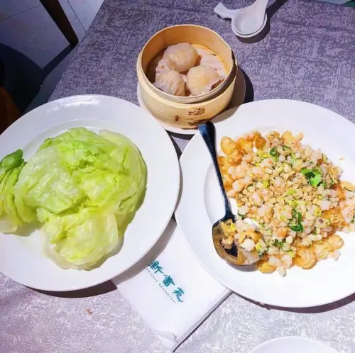 [食記］台北港式 新葡苑～高貴不貴的雙人套餐 大蝦/煲湯/臘味雙拼/蟹仁/蘿蔔酥餅/生菜蝦鬆/蝦餃皇