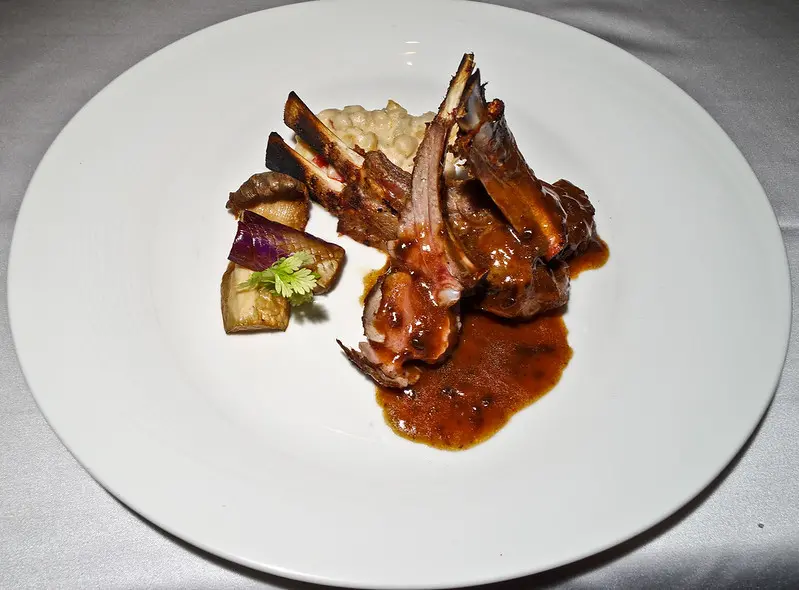 首都牛排館, 改用『舒肥』後的買一送一活動, 可惜了這塊牛肉