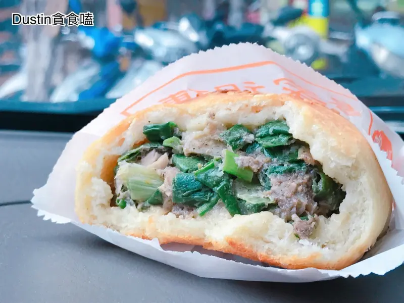 楊家祖傳胡椒餅__法國長棍結合爆汁肉餡！在地人美食│大稻埕老店 /台北胡椒餅推薦『士林夜市 · 新光醫院』