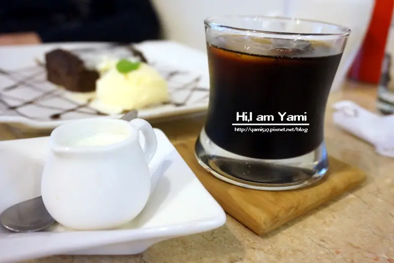 芭蕾咖啡館Cafe Ballet / 友善寵物貓咪咖啡廳 ► 台北 松山區 ◄ 捷運沿線必吃美食：捷運南京三民站 x 貓奴必訪民生社區貓咪咖啡廳。 wifi / 插座 /不限時間 