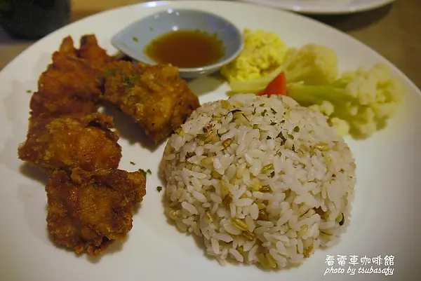 下班後到看電車咖啡館