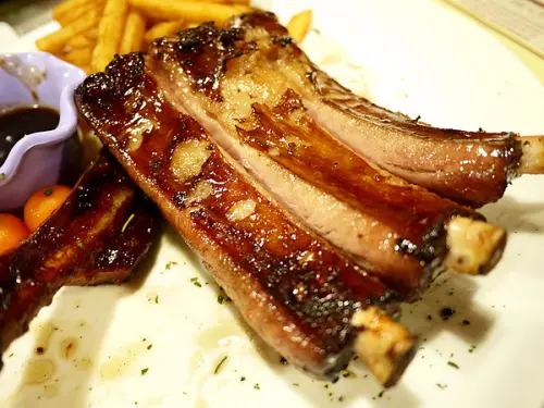 【食記】台北*士林。HUGE BURGER*不吃漢堡還可以吃豬肋排