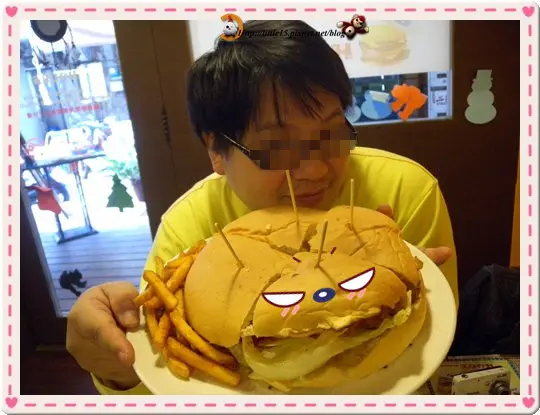 HUGE BURGER 比臉還大的巨無霸漢堡