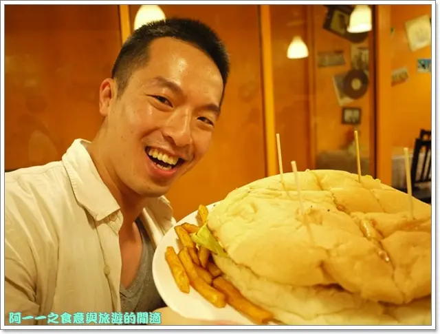 台北士林夜市 Huge Burger美式餐廳～平價大咬巨無霸漢堡