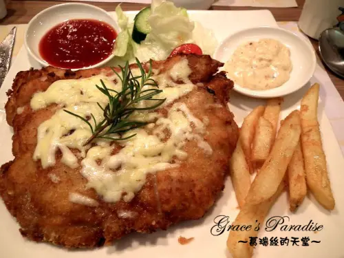 【天母美食】大份量餐點。平價又好吃的義式料理--LA PASTA義麵屋(天母店)，服務佳、好停車，近三玉國小/天母國中/天母新光三越