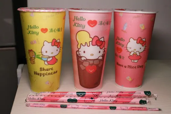 【飲料】超萌組合，Kitty與清心福全聯名款杯子，全台清心陸續上市啦~~