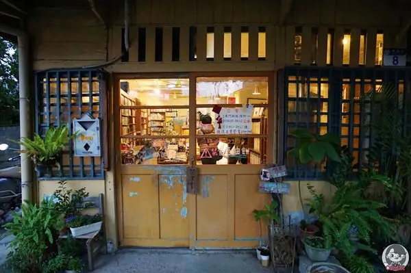 [好店/花蓮]時光二手書店 日式老宅之於老書 ​​為了與你相遇 一個午後一杯咖啡兩隻貓好幾本書的時光 坎蒂斯慢活花蓮