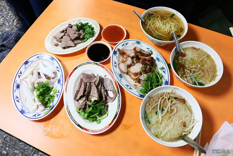 大稻埕排隊美食『賣麵炎仔金泉小吃店』在地人推薦80年老麵攤，一碗只要20元，必吃紅燒肉、豬肝、花枝、雞肉，完整菜單(捷運大橋頭站)