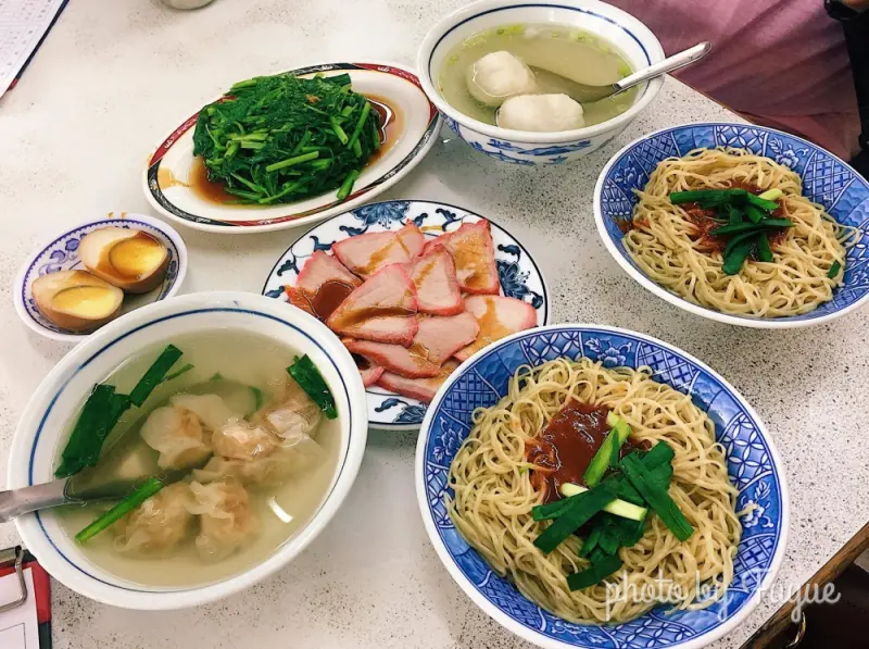 |台北大同‧小吃| 80年的人氣美味意麵老店《意麵王》古早味餛飩湯.捷運大橋頭站