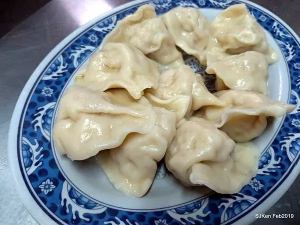 (華陰街商圈周邊美食)「珍珍水餃」--- 隱身巷弄人氣小吃店，平價美味水餃雲吞撈麵