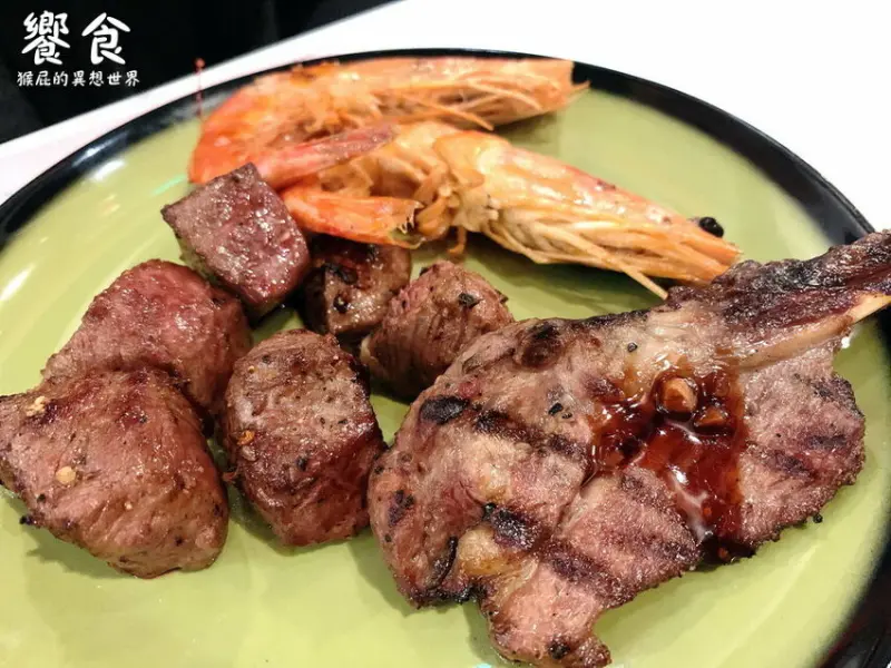 饗食天堂食材升級但少了哈根達斯！天使紅蝦、牛小排、羊排還不錯，台北吃到飽推薦！