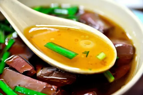 麻油湯頭驚艷～！　昌吉街豬血湯