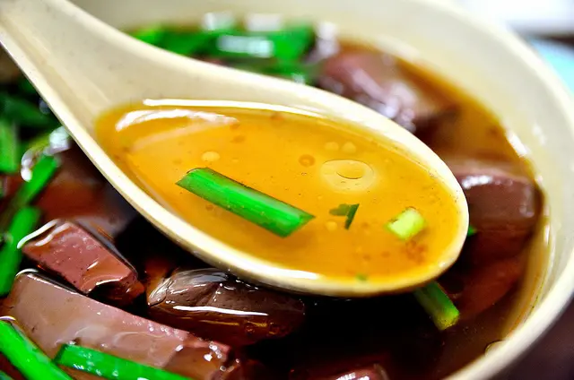 麻油湯頭驚艷～！　昌吉街豬血湯