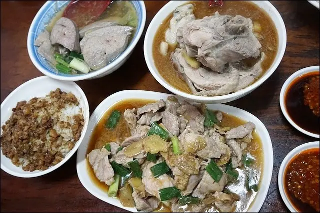 《寧夏夜市/小姑食記》環記麻油雞現點現炒現煮最好吃，必吃麻油赤肉，可續湯！