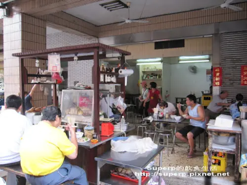 [小店食記]台北車站附近的黑點雞肉之超划算人氣小吃店