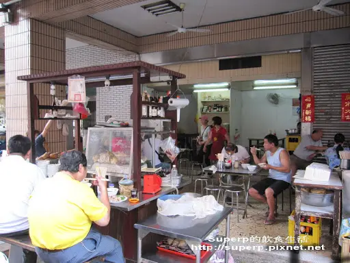 [小店食記]台北車站附近的黑點雞肉之超划算人氣小吃店