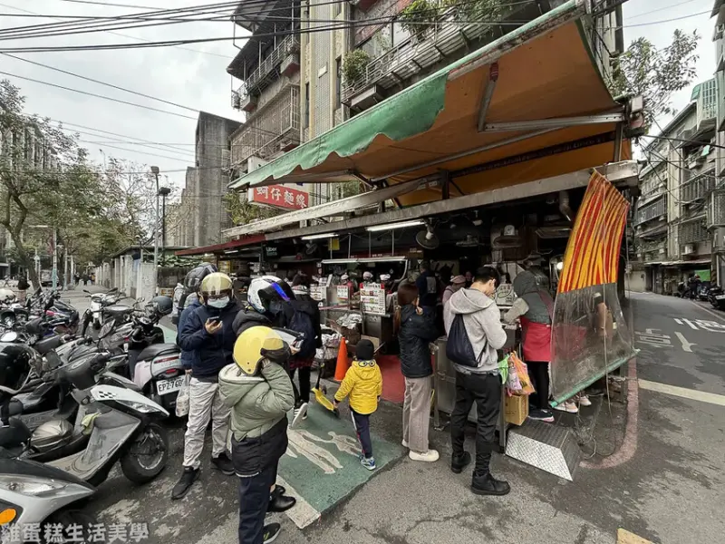 【新北食記】油庫口蚵仔麵線炭烤香腸 -