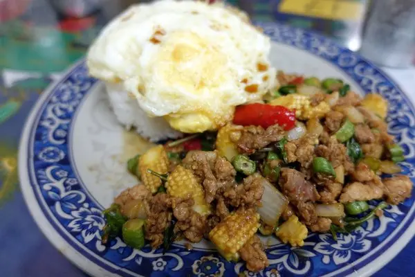 (胖樺食記)台北公館商圈推薦美食「泰國小館」/汀洲路/打拋豬/台灣大學商圈